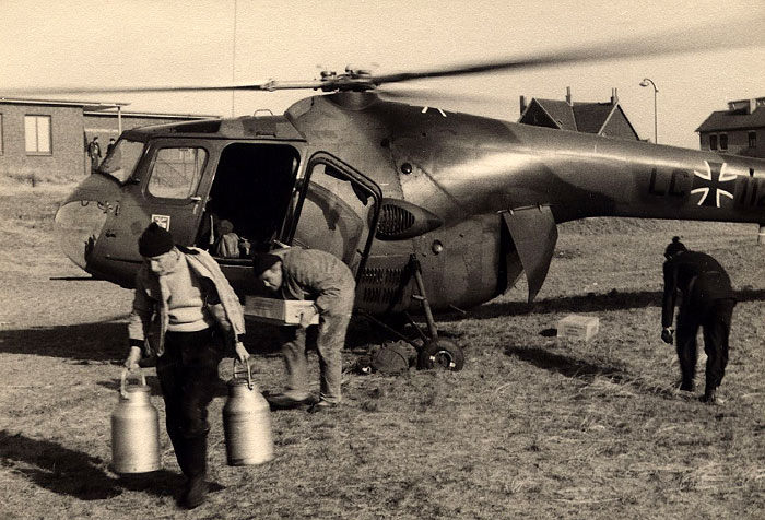 Entladen des Hubschraubers