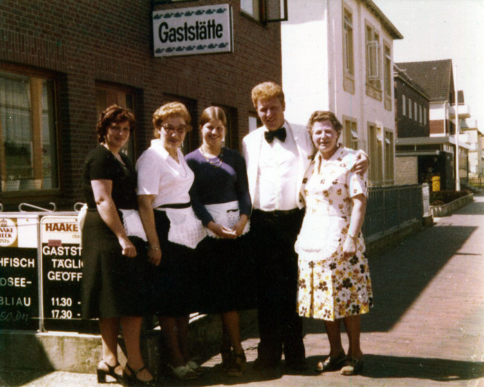 Vor dem Fischrestaurant