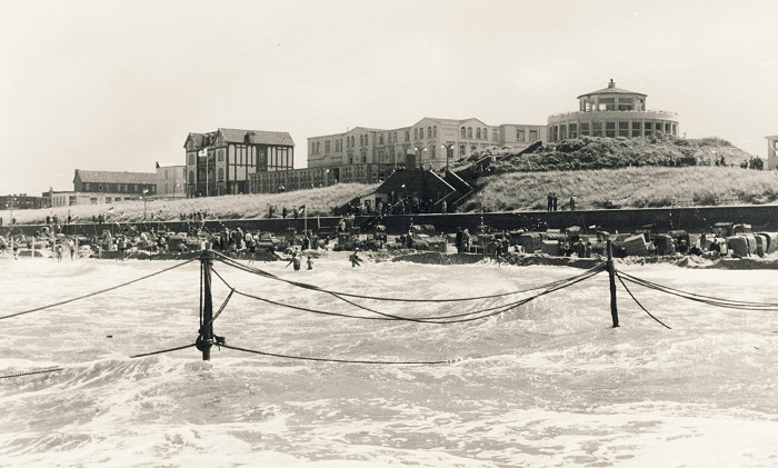 Badestrand vom Wasser aus gesehen