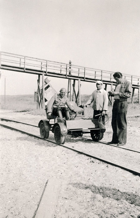 Draisine vor dem B&uuml;nder Heim