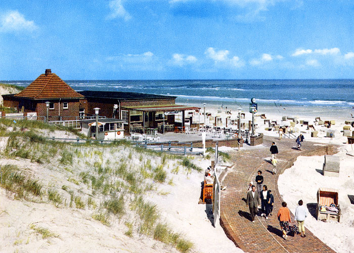 Strandhalle und -mauer