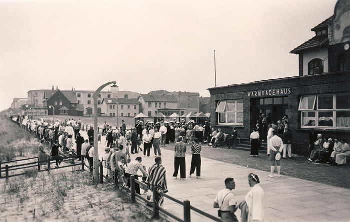 Blaskonzert vor dem Warmbadehaus