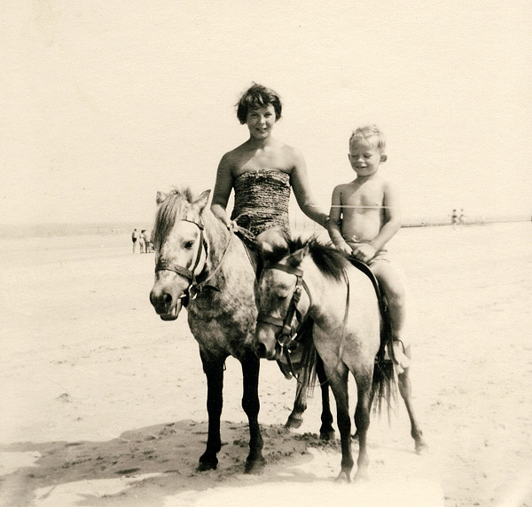 Ponyreiten am Strand