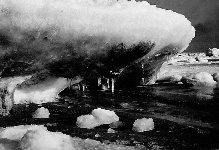 Eisschollen am Strand