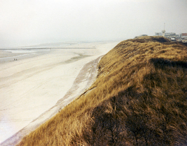 Nordufermauer zwischen Surfstrand und Saline