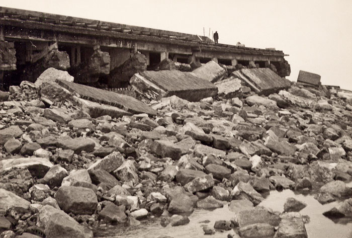 Zerst&ouml;rte Strandmauer