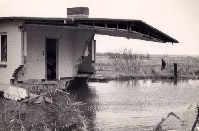 Untersp&uuml;ltes Haus in der Richthofenstra&szlig;e