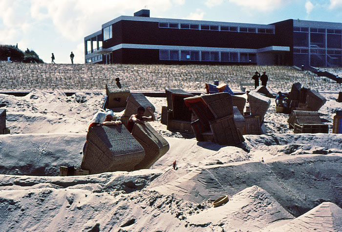 Strandk&ouml;rbe am neuen Kurmittelhaus
