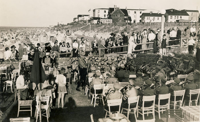 Blaskapelle vor der Strandhalle