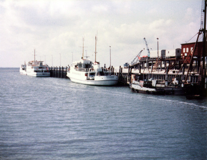 Schiffe am Westanleger