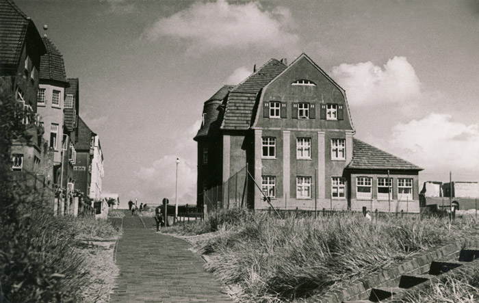 Damenpfad mit Haus Ansgar