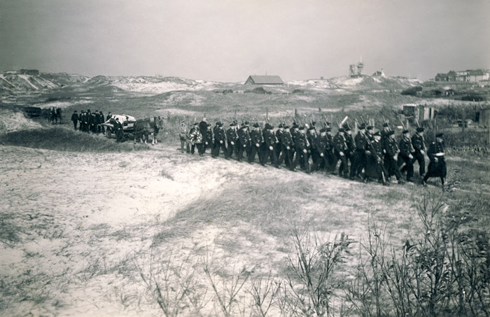 Begr&auml;bnis englischer Flieger