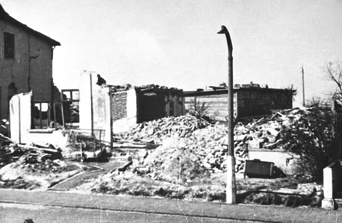 Tr&uuml;mmer nach dem Bombenangriff