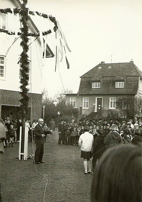 Maibaumaufstellen 1968