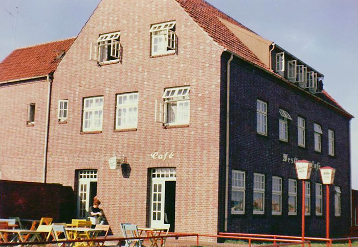 Westturm-Caf&eacute; mit Terrasse