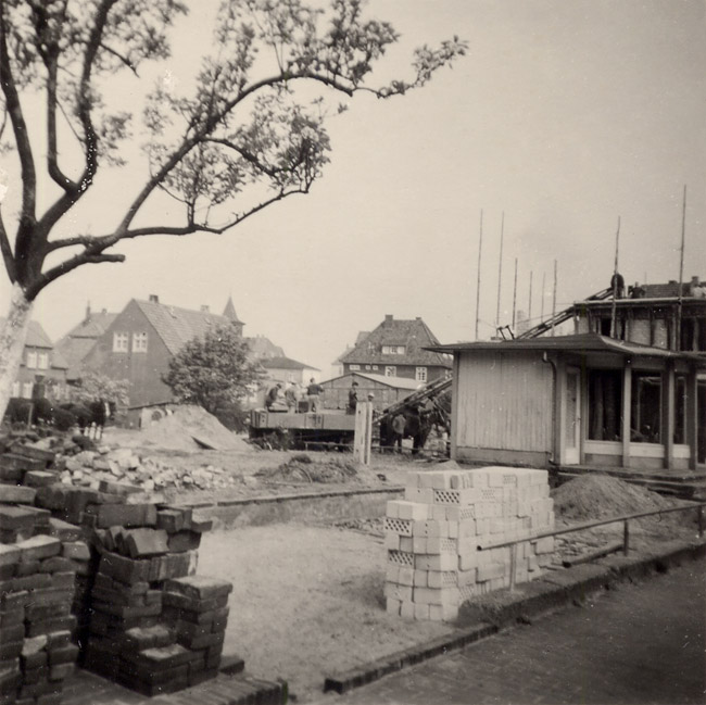 Baut&auml;tigkeiten im Dorf