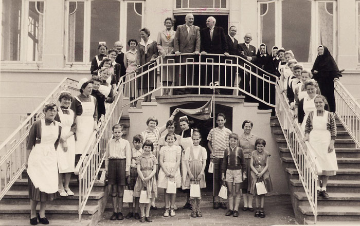 Gruppenfoto vorm Haus Meeresstern