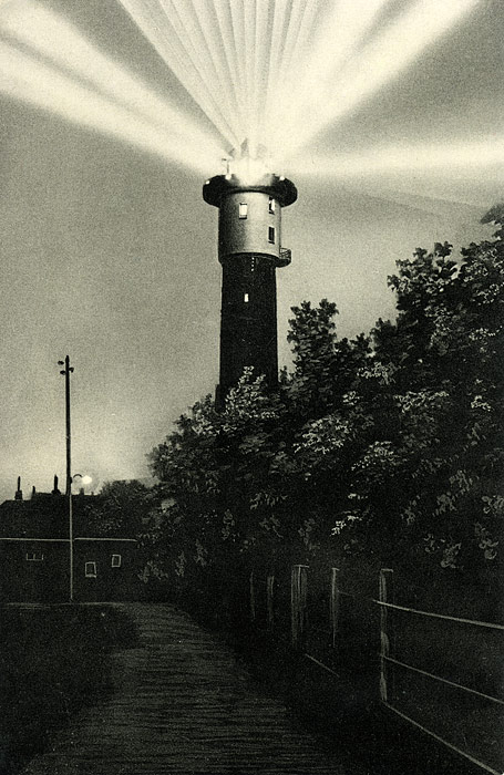 Leuchtturm bei Nacht