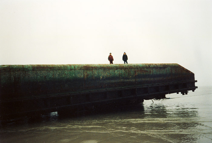 Gekenterter Schwimmponton