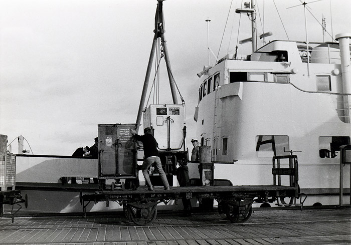 Verladearbeiten am Westanleger