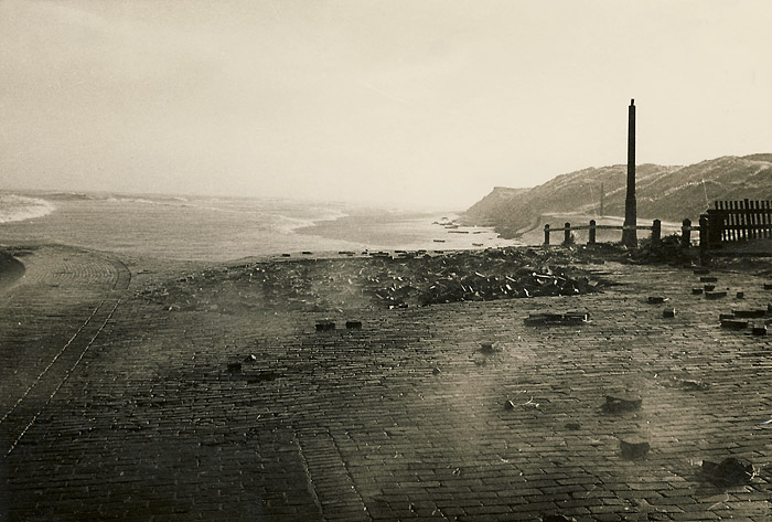 Sturmflut 1962. Strandmauer unterhalb Germania