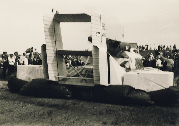 Luftkissenboot von hinten gesehen