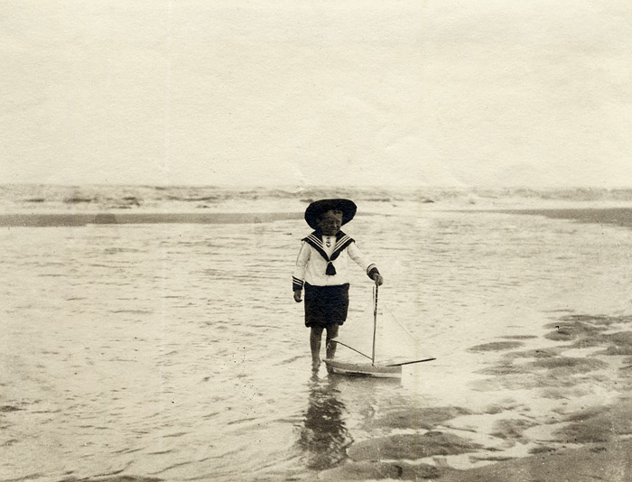 Kinderspiel im Priel