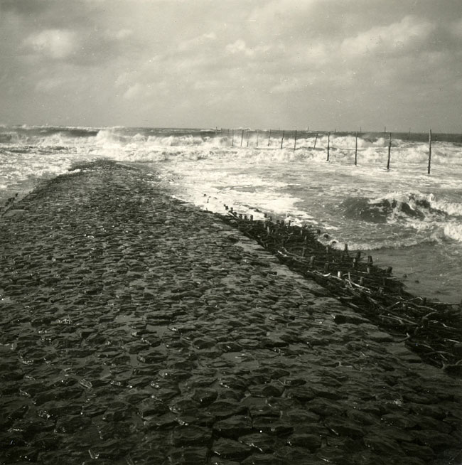 Buhne N bei Sturmbrandung