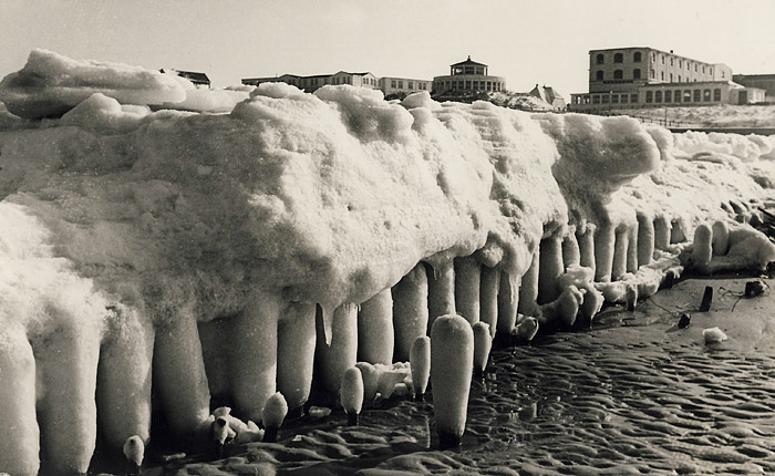 Vereiste Buhne am Hauptstrand