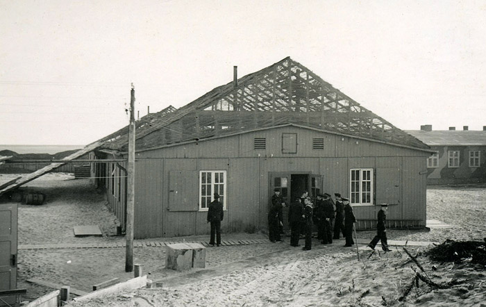 Baracken mit Tarndach