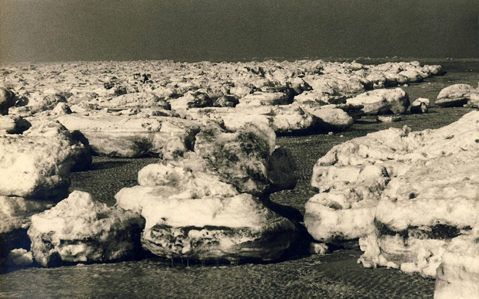 Eisschollen am Strand