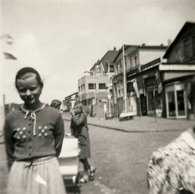 Unterwegs in der Dorfstra&szlig;e