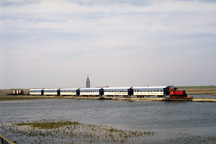 Inselbahn-Zug im Westau&szlig;engroden