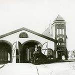 Bahnhof mit Bahnsteighalle und Lok 99&nbsp;022